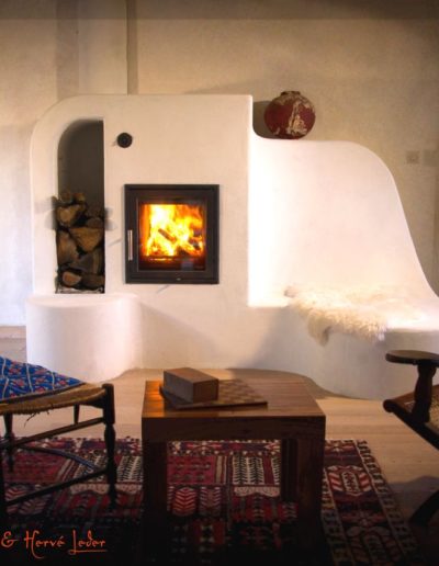 Poêle de masse avec banquette