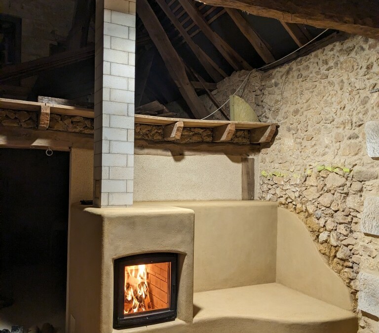 Poêle de masse à Saint Jean d’Ayraud